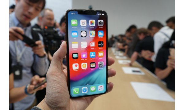 lo iphone xs dau tien bat dau duoc van chuyen toi nguoi dung