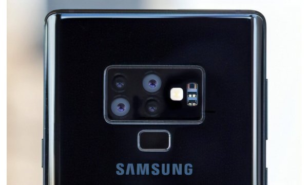 samsung co the ra mat smartphone bon camera dau thang 10