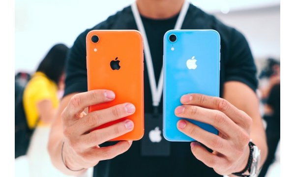 tai sao iphone xr den cuoi thang 10 moi ban