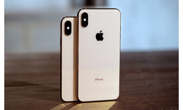 iphone xs max chinh hang co gia dat ky luc tai viet nam